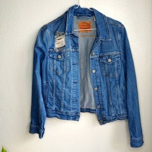 Levis sz M denim distressed ripped jacket